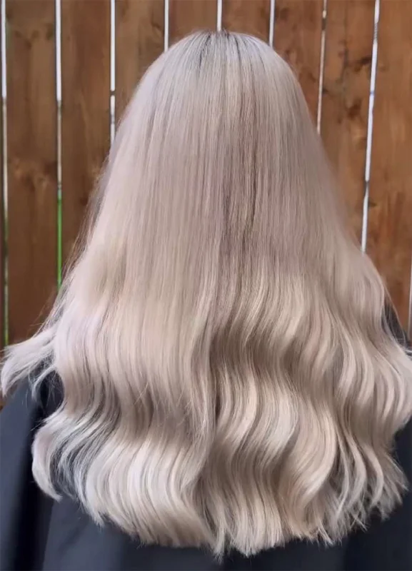 Koel asblond, glad en glanzend haar